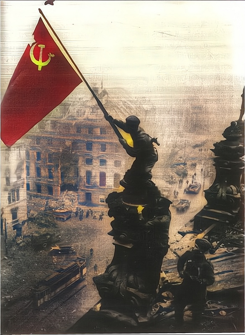 1945年,苏联士兵将国旗插上德国国会大厦的照片,这张照片非常著名,不