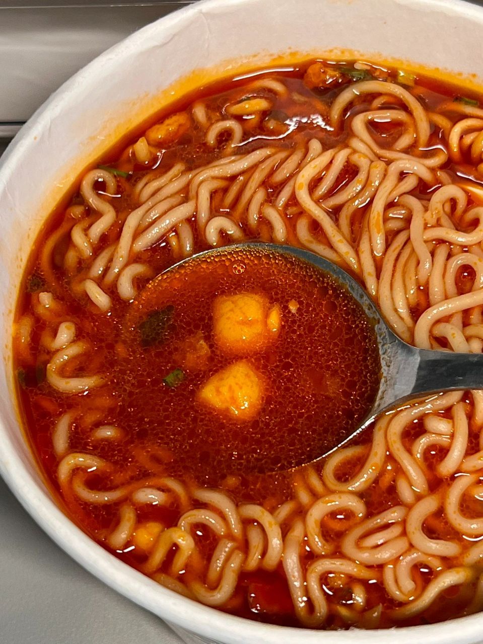 这个97番茄方便面的番茄尊的巨巨巨浓! 汤汁酸酸甜甜的,非常开胃!