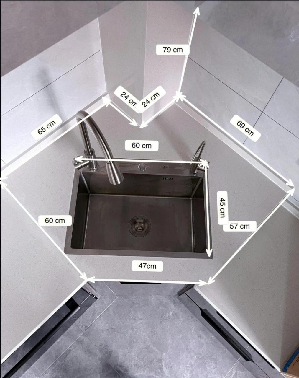 转角水槽柜的台面设计图片
