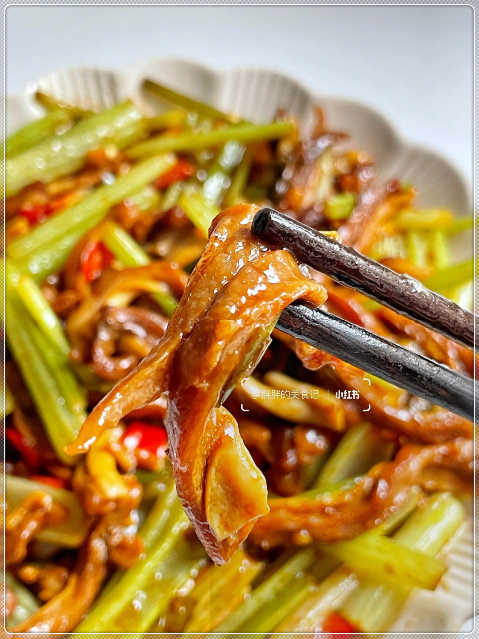 9696969696  食材:芹菜,青红黄辣椒,肚丝,蒜末  做法:1,肚