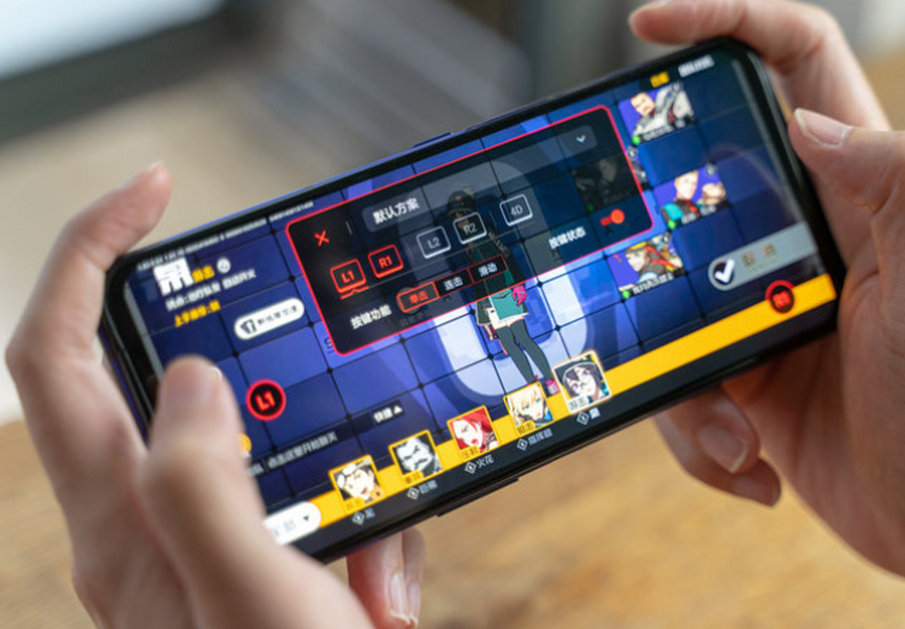 以《和平精英》为例,机身的震感会与很多游戏音效结合组成一种双感官