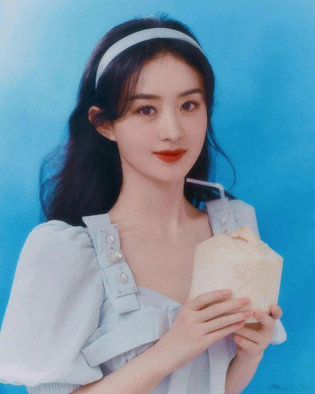 赵丽颖# 蓝色连衣裙搭发带,清新感十足!