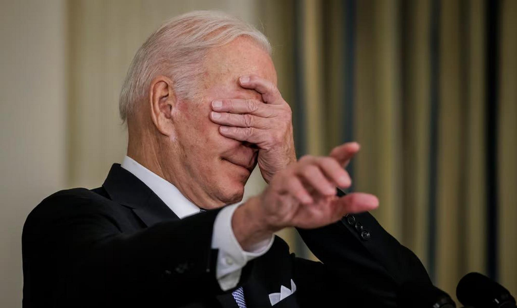 拜登出访爱尔兰时的一句口误,让英国人破防了…… 本来呢,拜登是想对