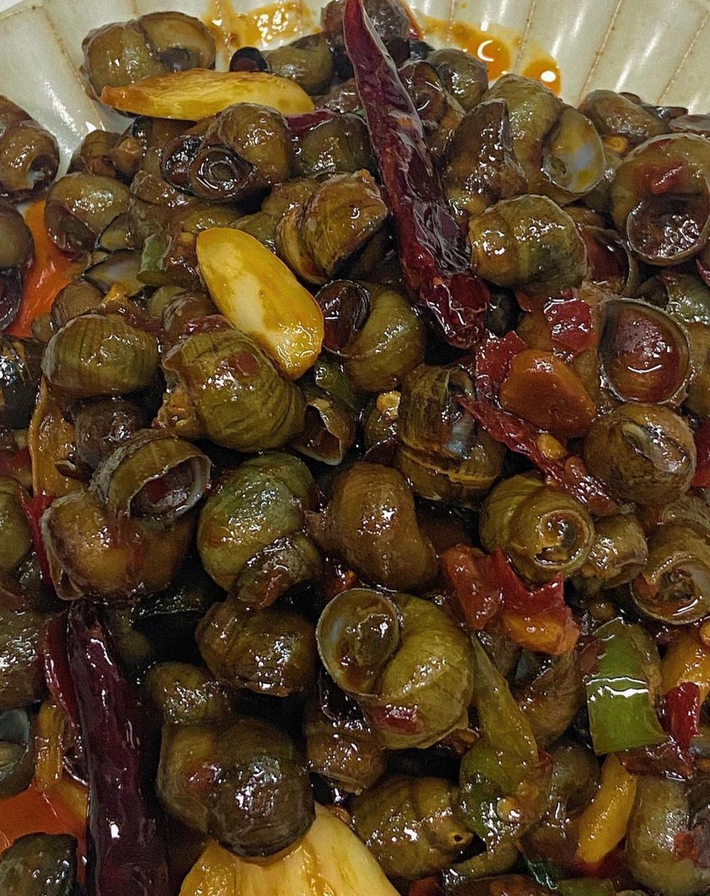 香辣螺丝太好吃啦[比心] 天气越来越热了,又到了边嗦螺丝边煲剧的时候