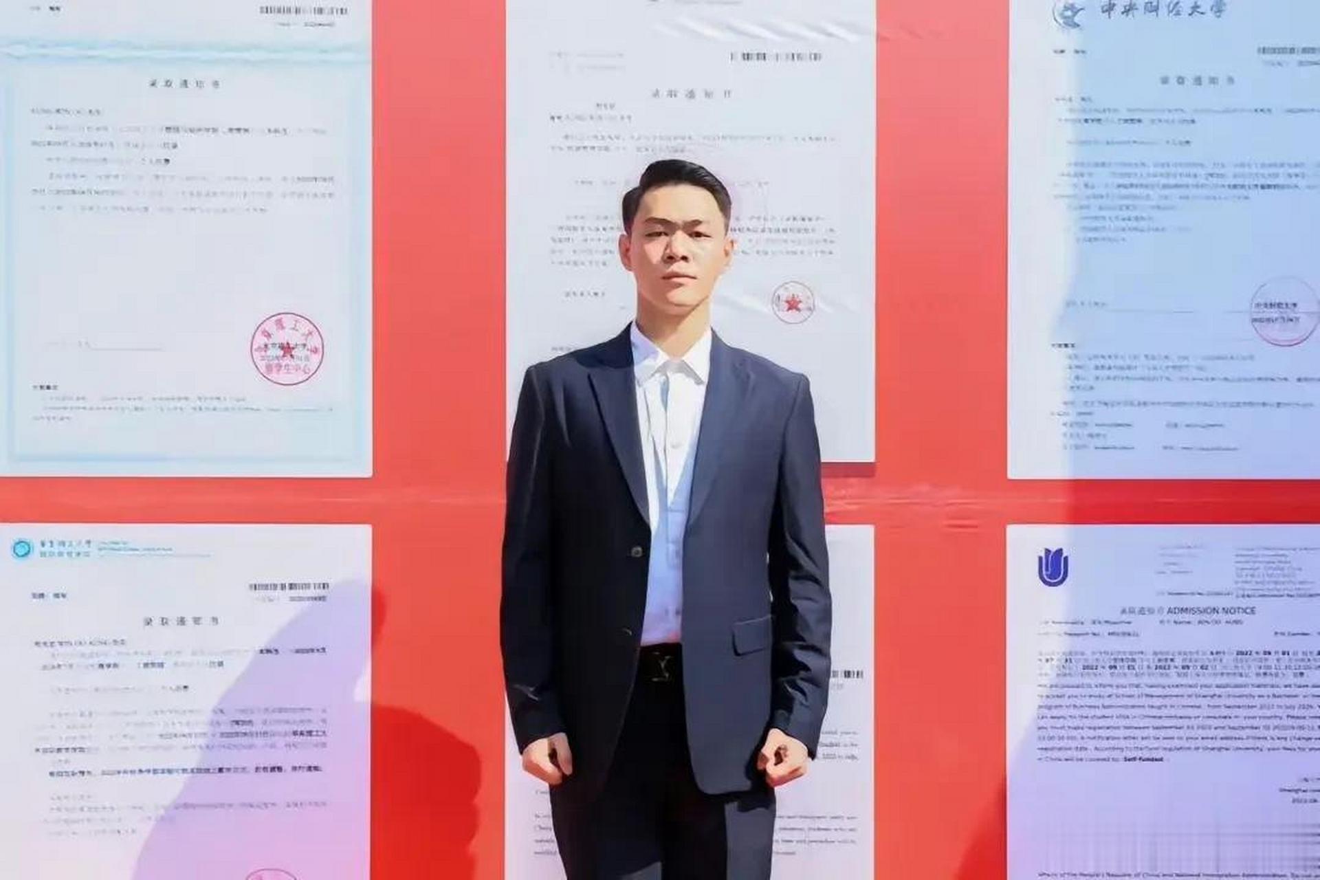 这个缅甸人来头不小,他叫明光忠,他父亲是缅甸果敢电诈园区"卧虎山庄"
