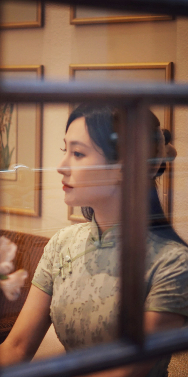 郭洋子旗袍壁纸,凤凰卫视新闻主播,2015中华小姐环球大赛总冠军.