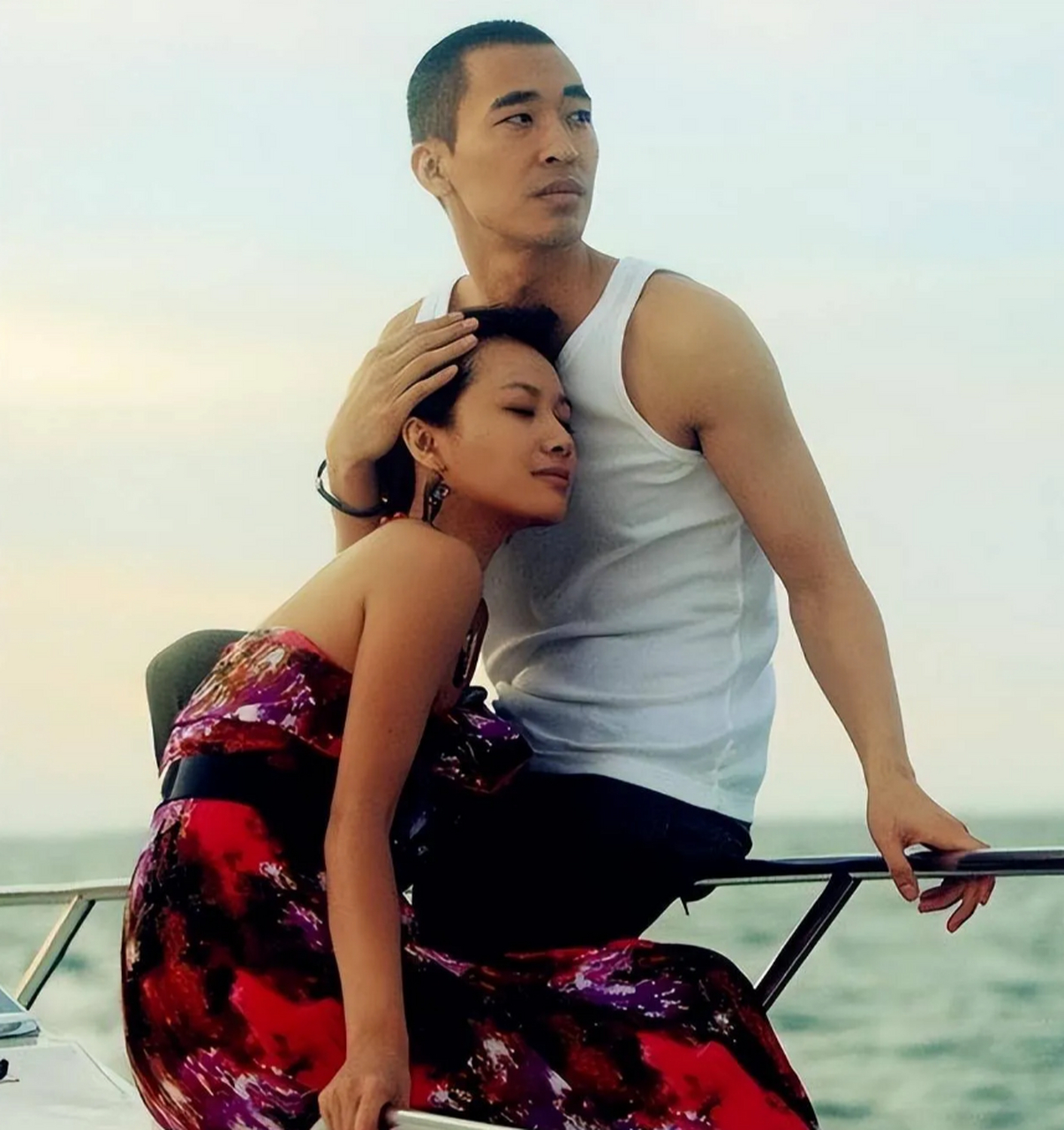 就在网友们表扬他这次终于敢爆明星名字时,没想到徐静蕾工作