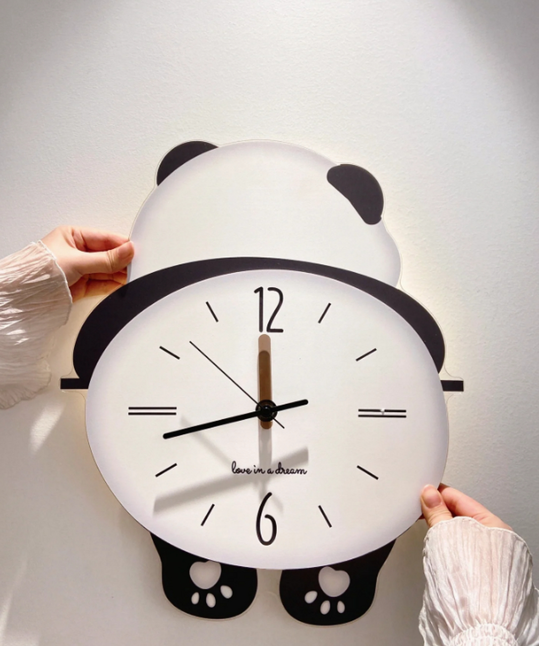 熊猫时钟～ 熊猫本身就是一个非常可爱和有趣的动物,它的形象深受大家