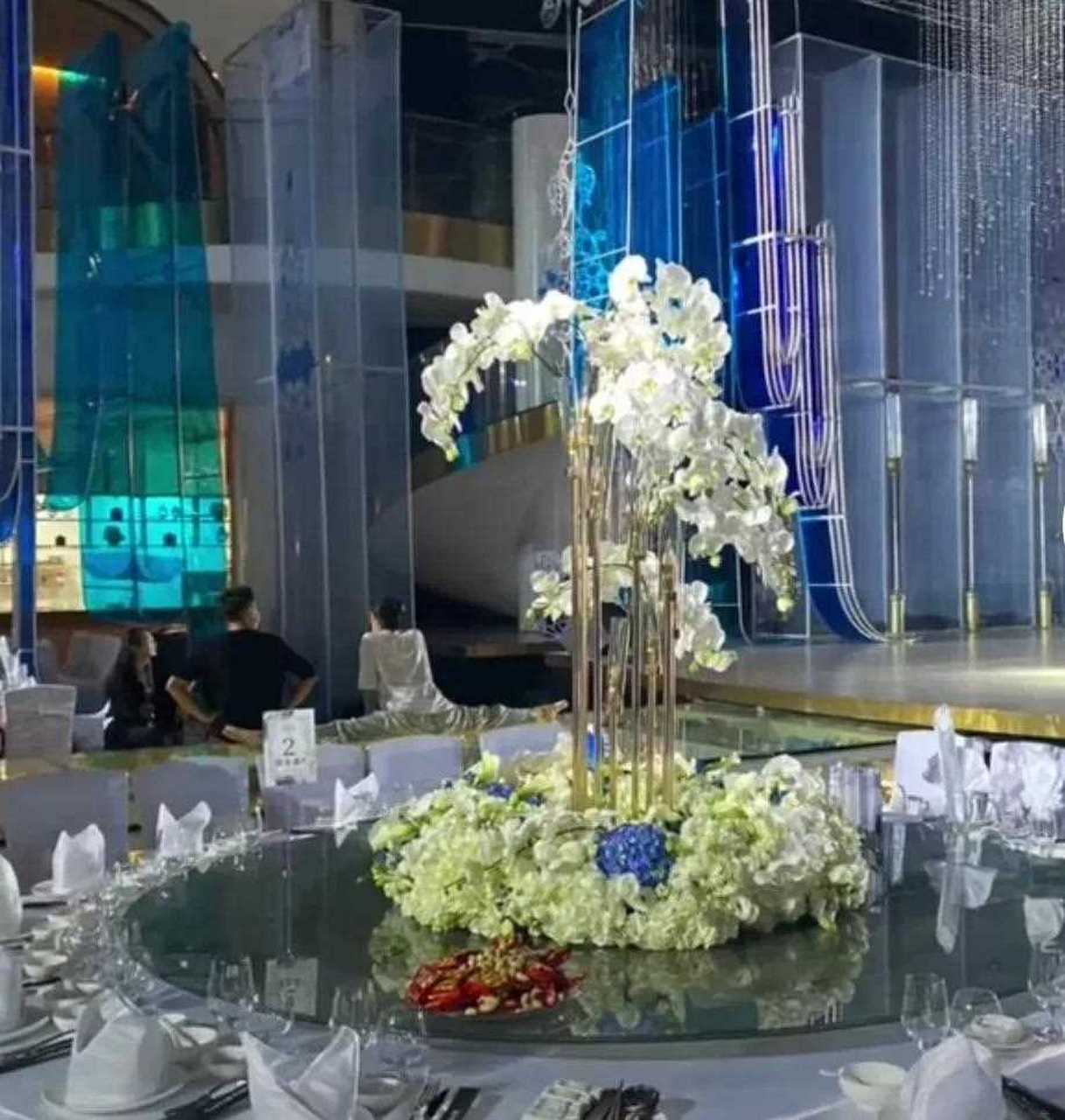 近日,湛江最热门的话题,要算是湛江华都汇老板的二少和城市假日老板的