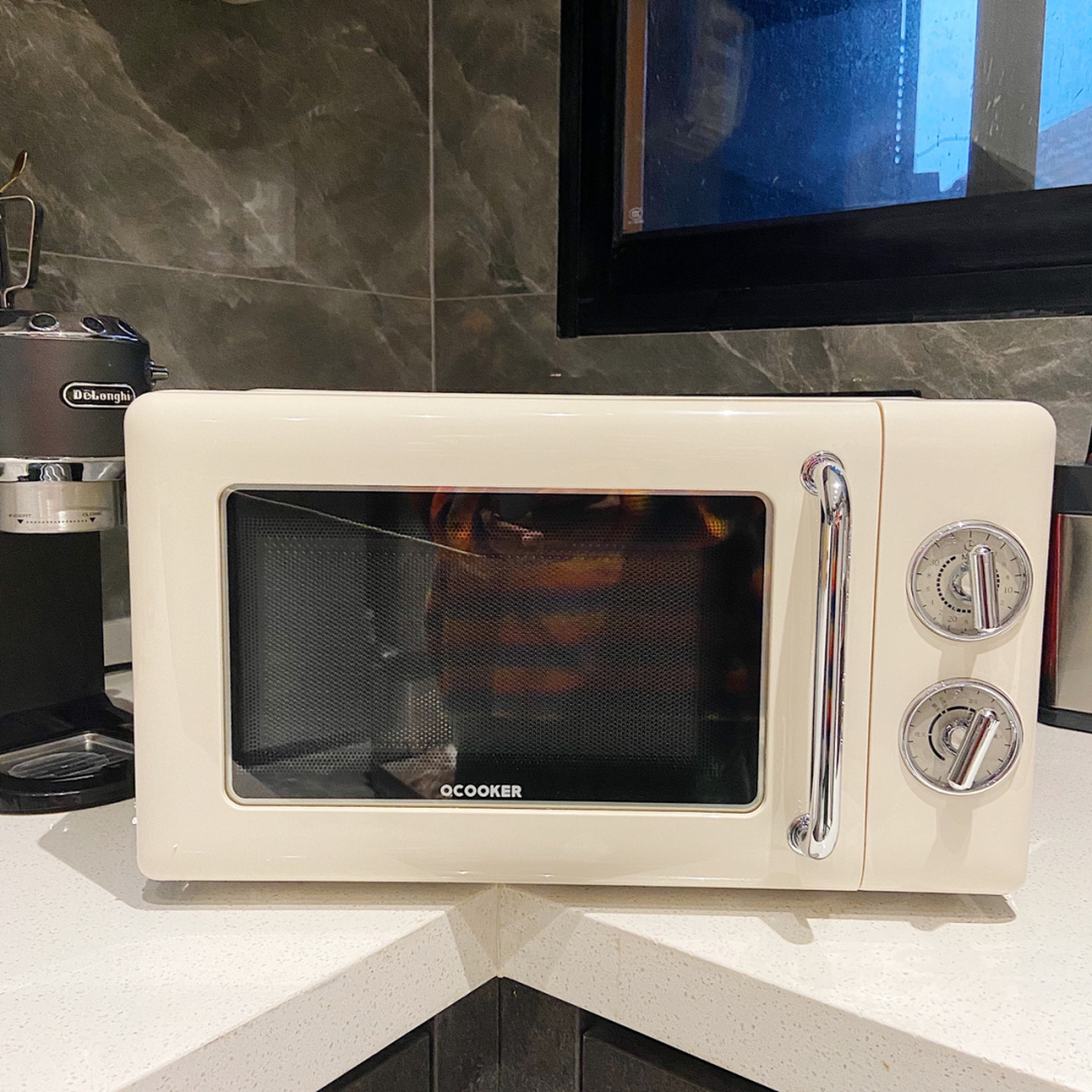 找一款迷你小型的微波炉,发现都不是很mini.