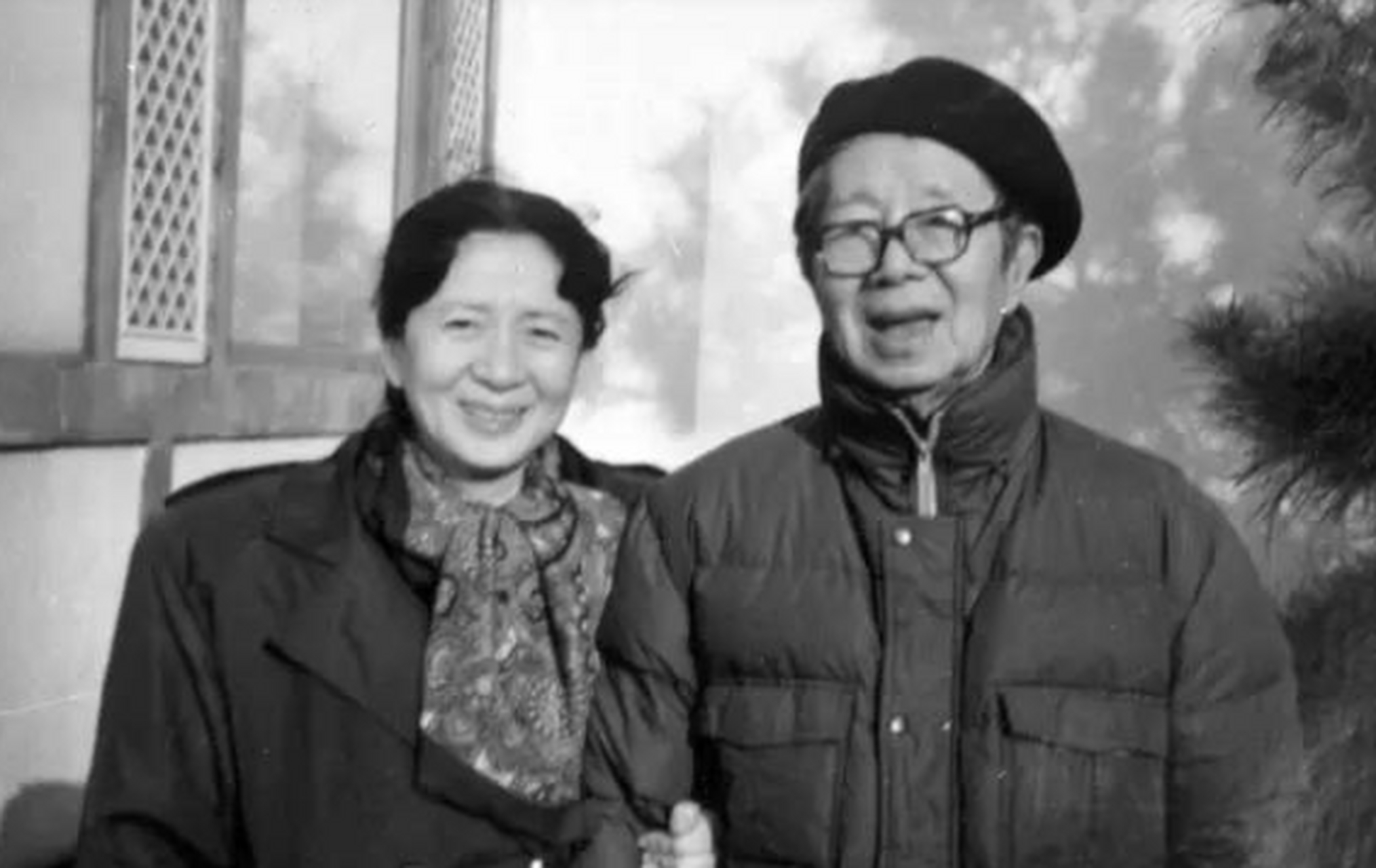 1945年,陈芝秀抛弃敦煌大师常书鸿和年幼的子女,跟下属私奔了.