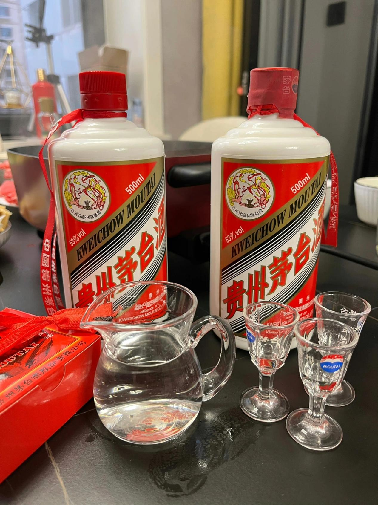 浓香型白酒是什么粮食做的，浓香型白酒又被称为