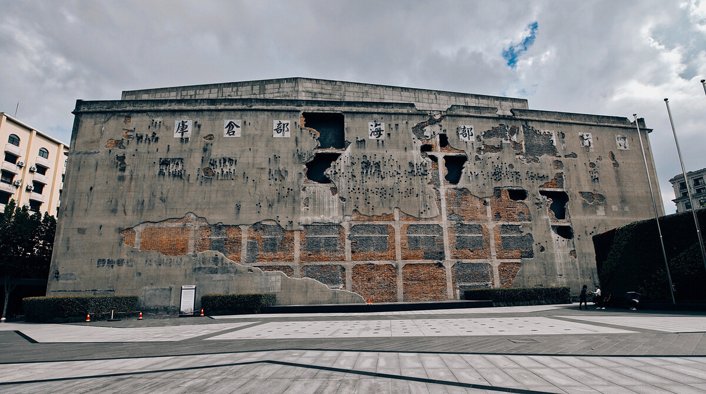 这是1937年日军攻打四行仓库的真实影像.