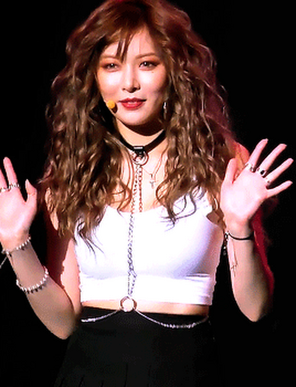 金泫雅外表甜美可爱,舞蹈性感,节奏强劲,被称为大韩民国最会跳舞的女