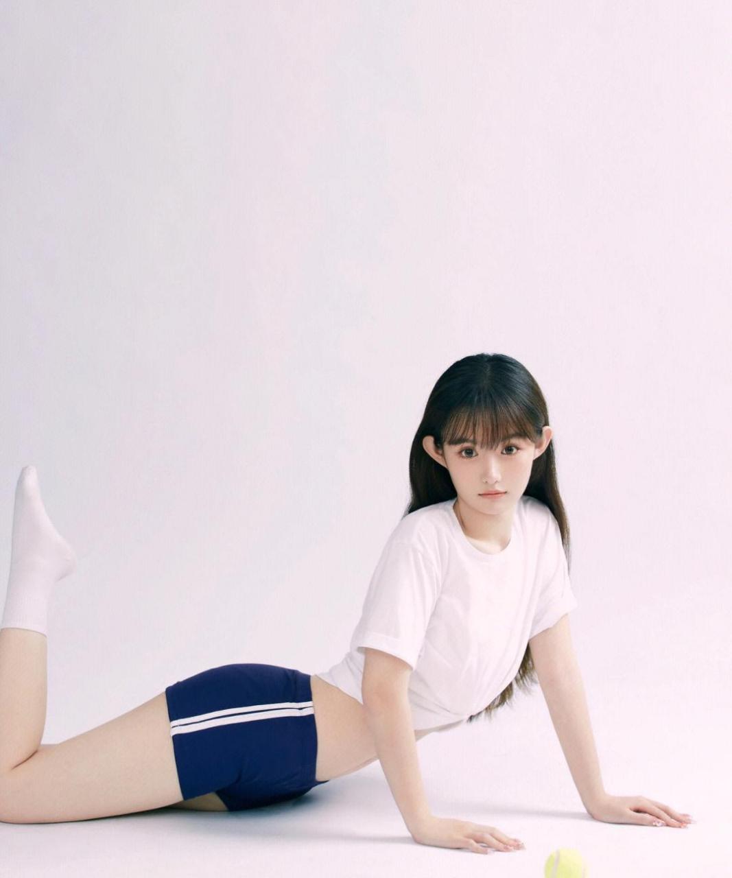 甜美可爱的运动系少女