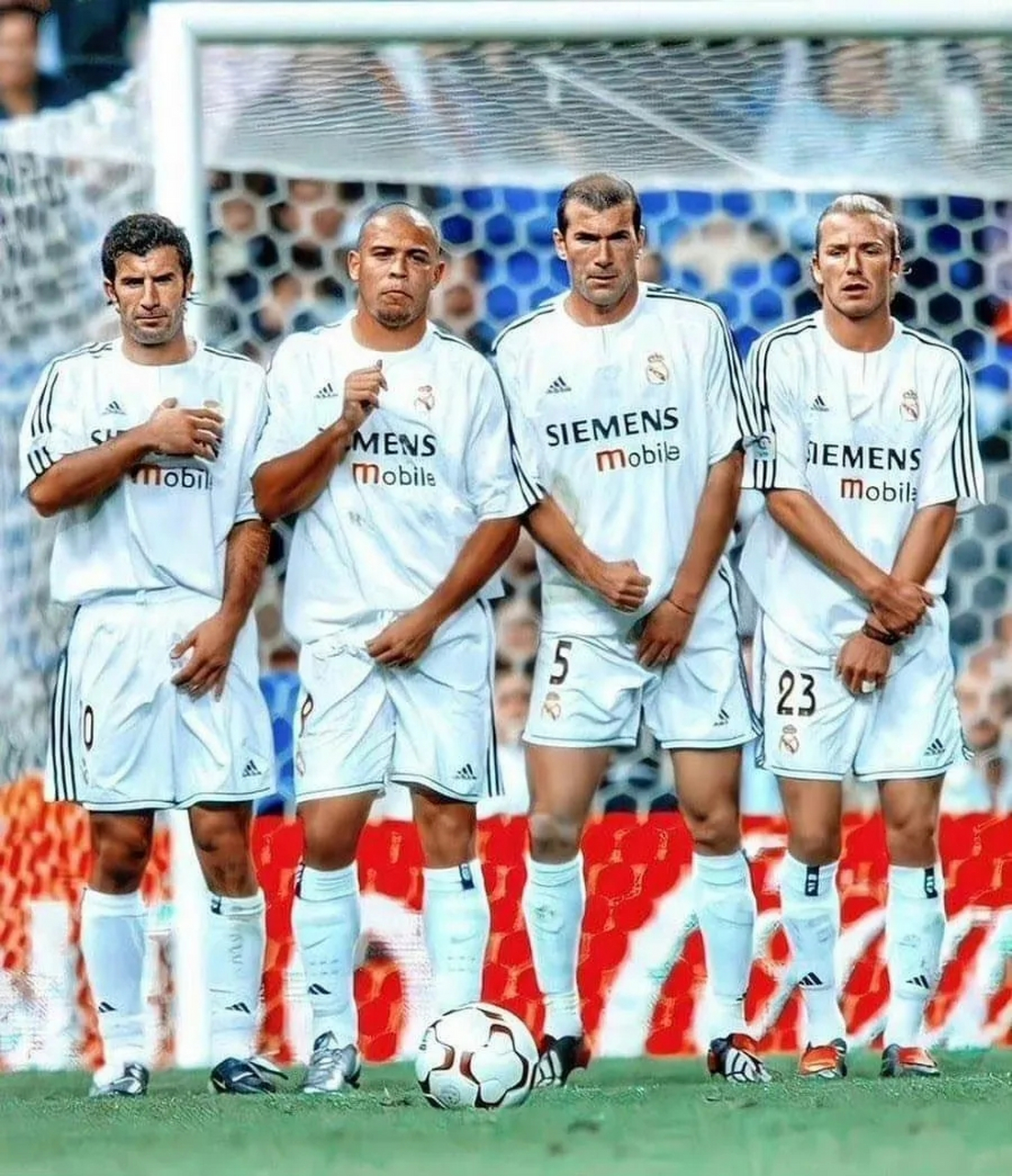 当年的四大流量巨星,长期霸占足球杂志的封面人物.