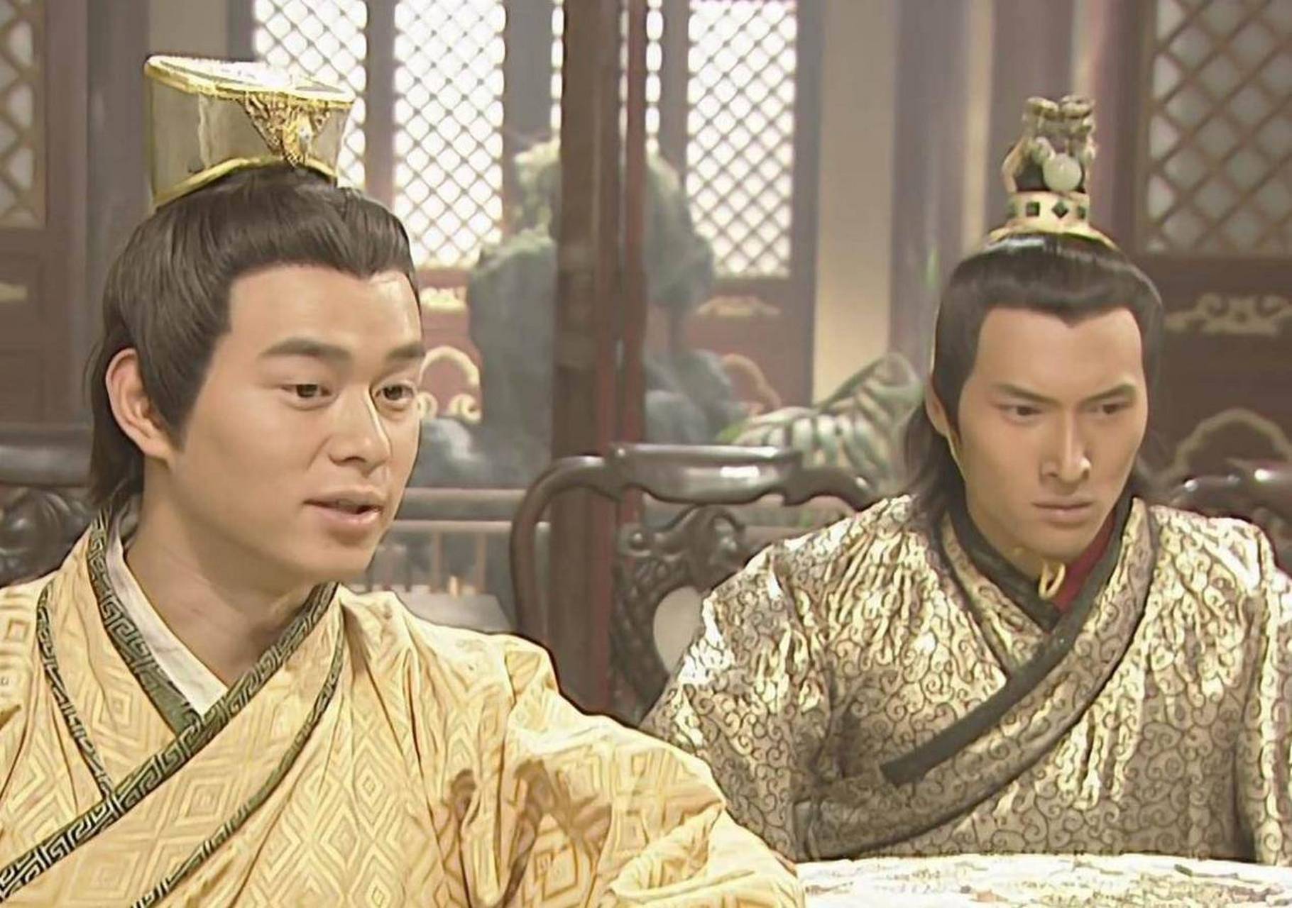 李元吉出生时,李渊正在外打仗,母亲窦氏却嫌儿子长得丑,下令将儿子