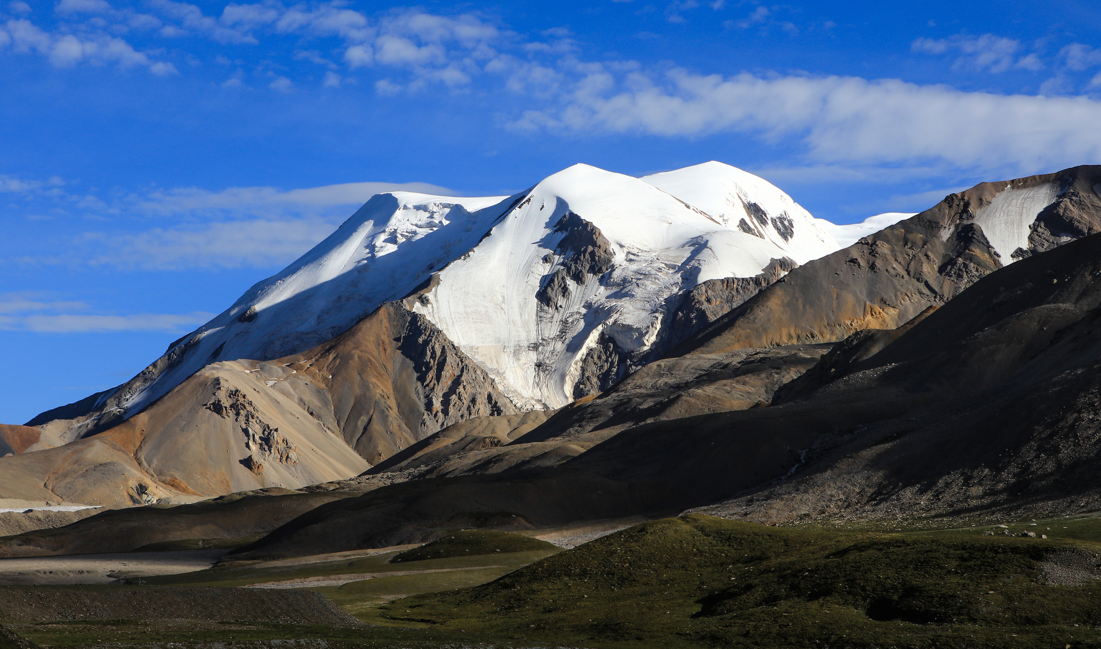 阿尼玛卿雪山海拔图片