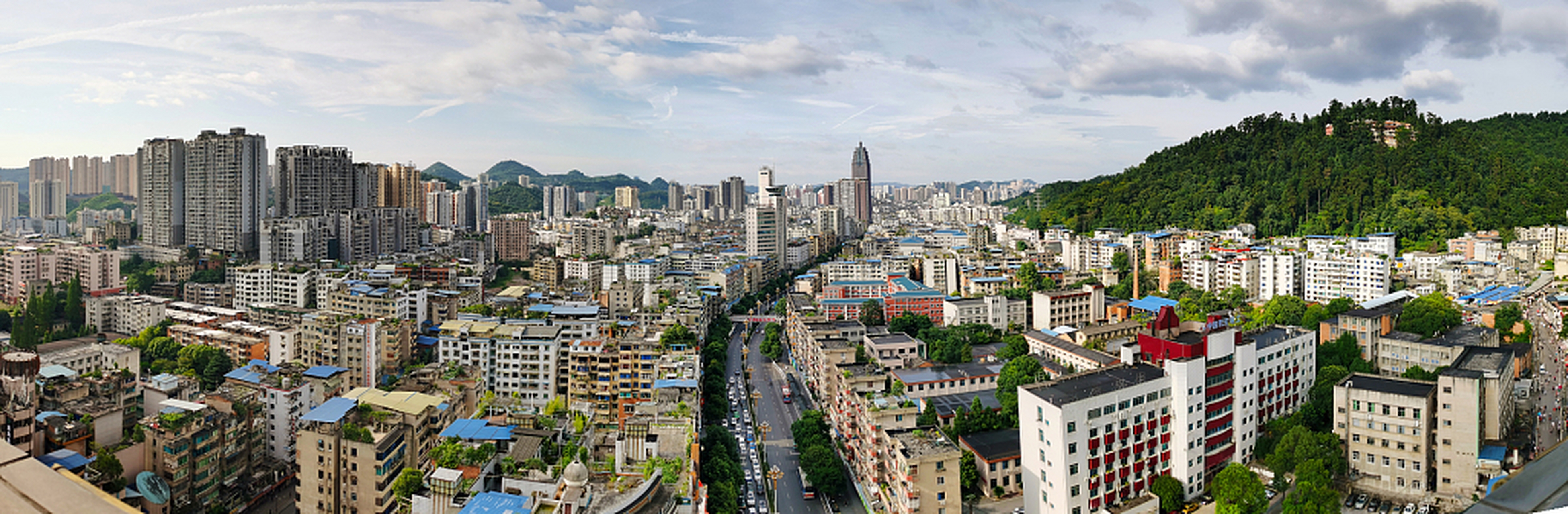 2020年7月5-25日,贵州省遵义市全景图.