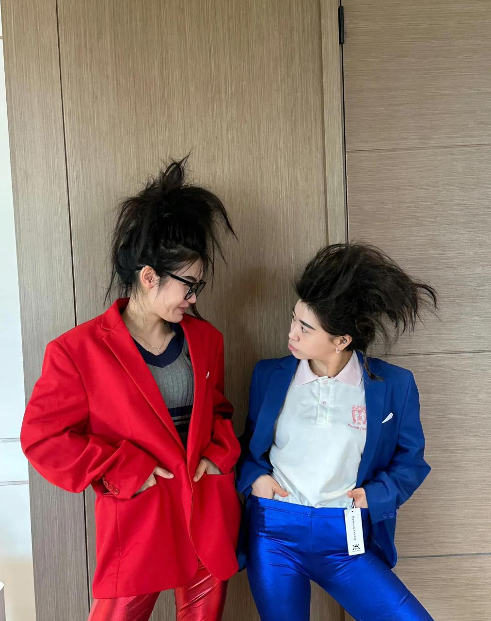 疯狂小杨哥#小杨嫂 挺疯狂,这个爆炸头是不是很难梳的开,小杨嫂和