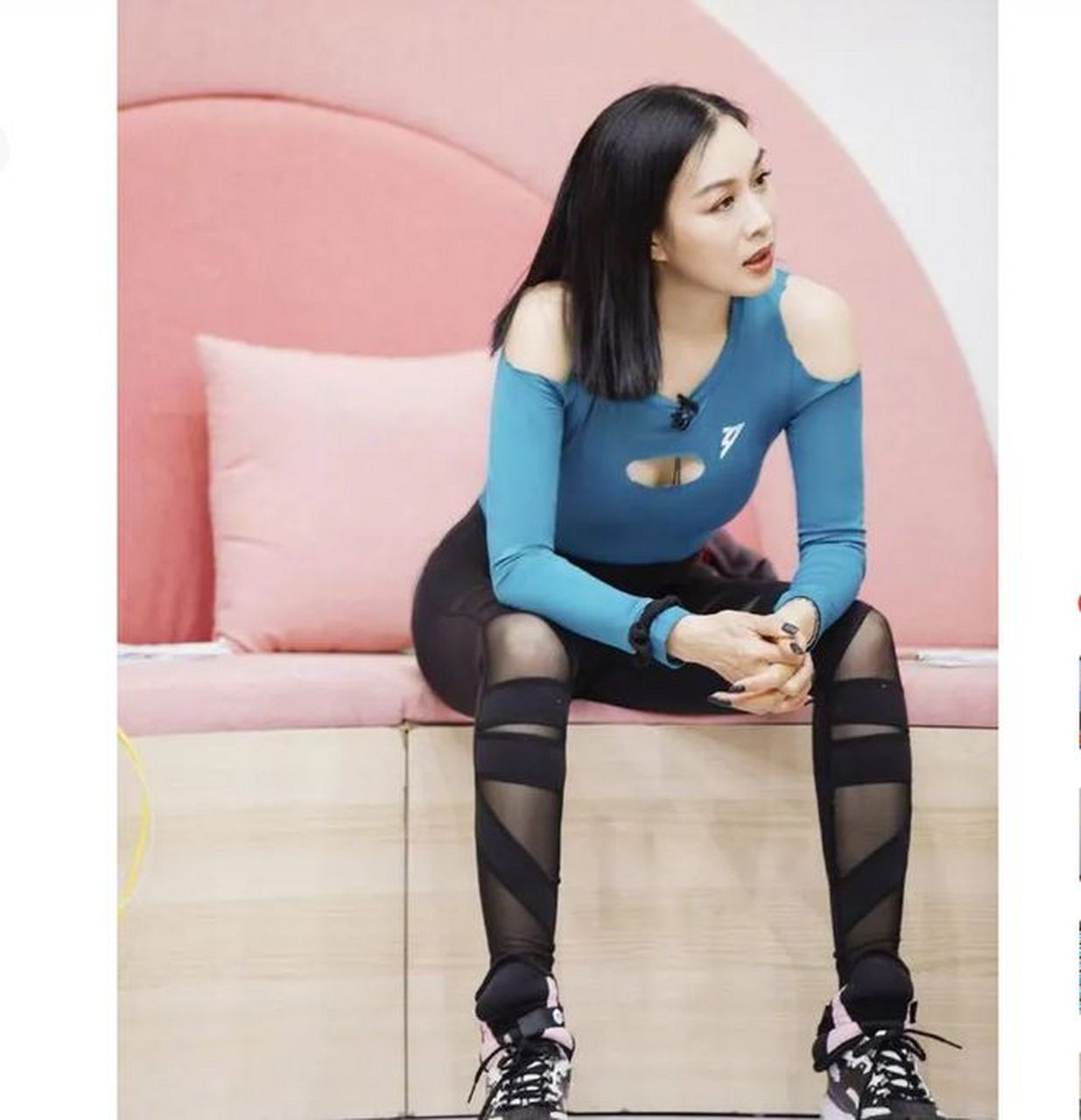 钟丽缇年轻时的身材真是火辣无比,参加一次综艺节目时的照片充满了