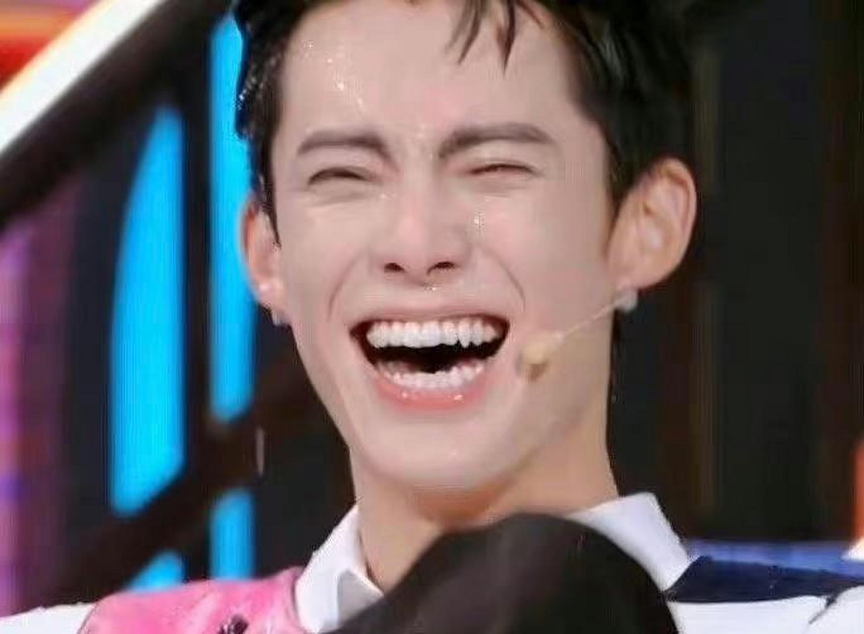 王鹤棣整了牙齿之后,整个人更加帅了很多! #娱乐最前沿