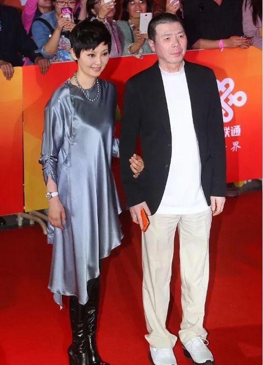 陈凯歌非常得意,那会正是陈红颜值鼎盛时期,穿啥都好看.