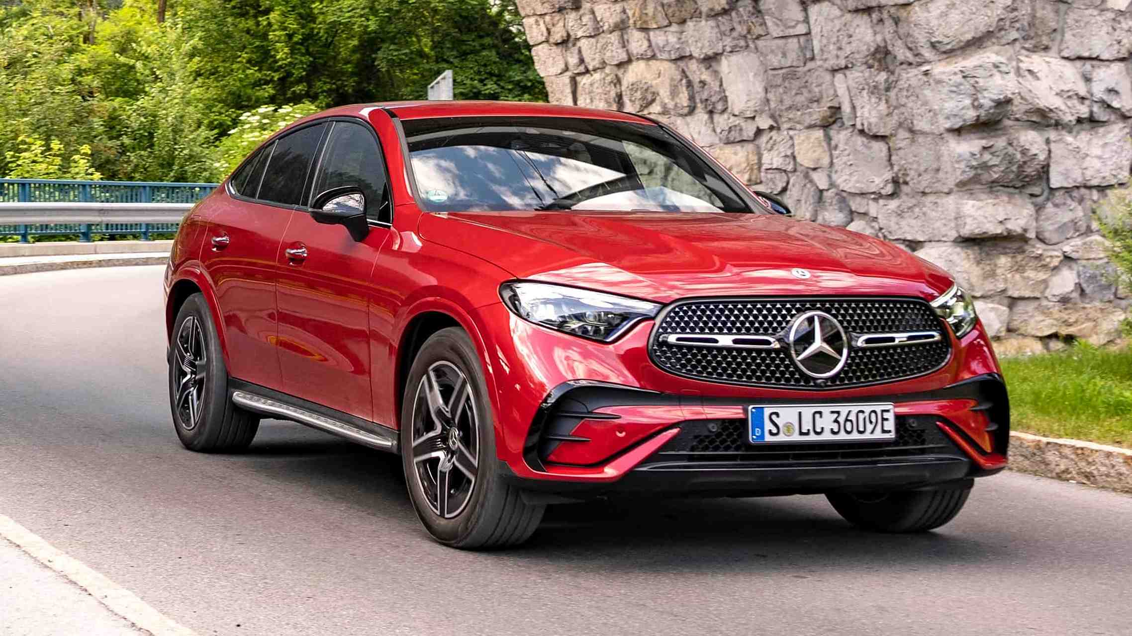 2024款奔驰glc 300 4matic 轿跑suv,成宝马x4 或奥迪 q5 sportback