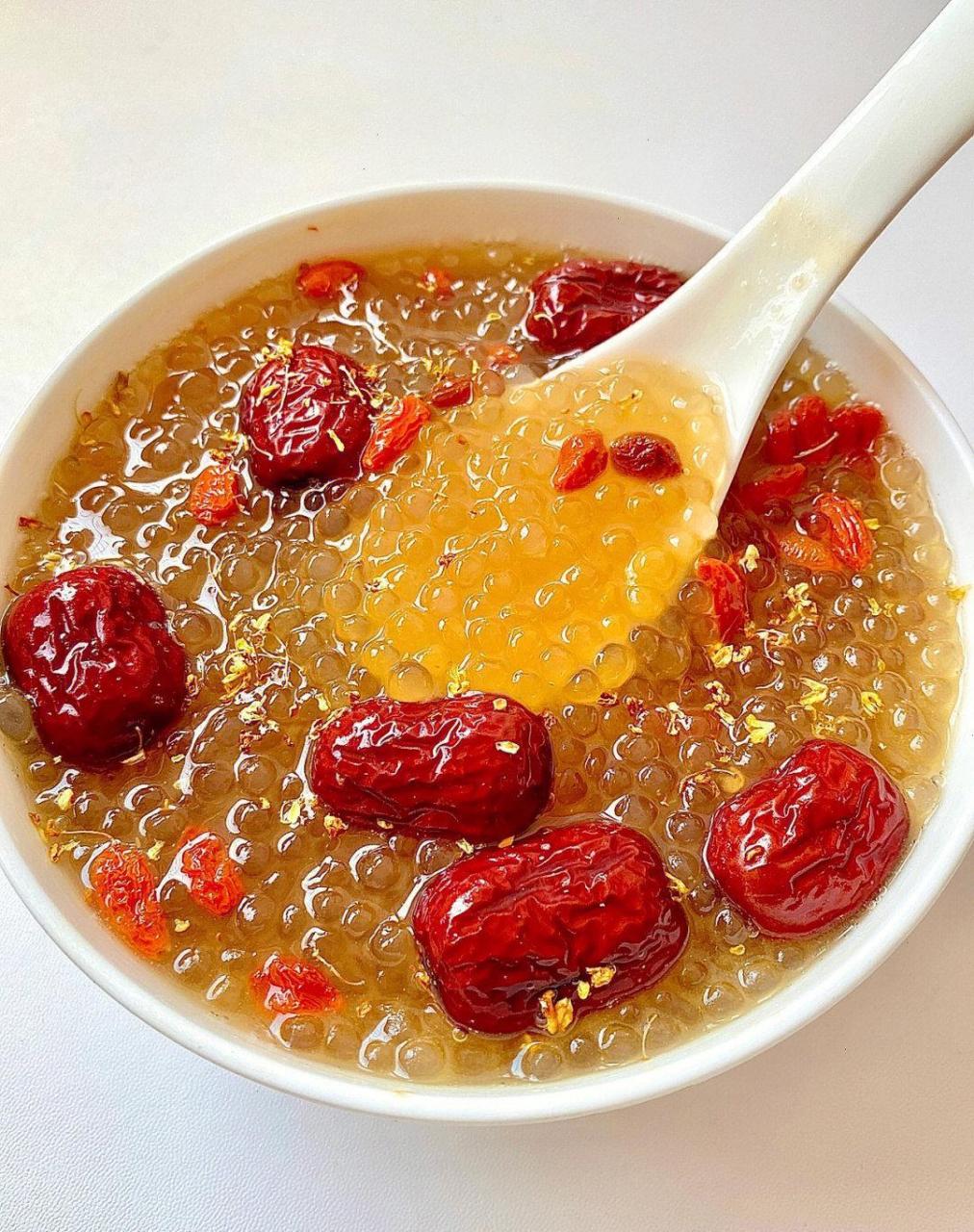 这个姜枣红糖西米露真的赞爆!q弹爽滑!一口一口炫不停!