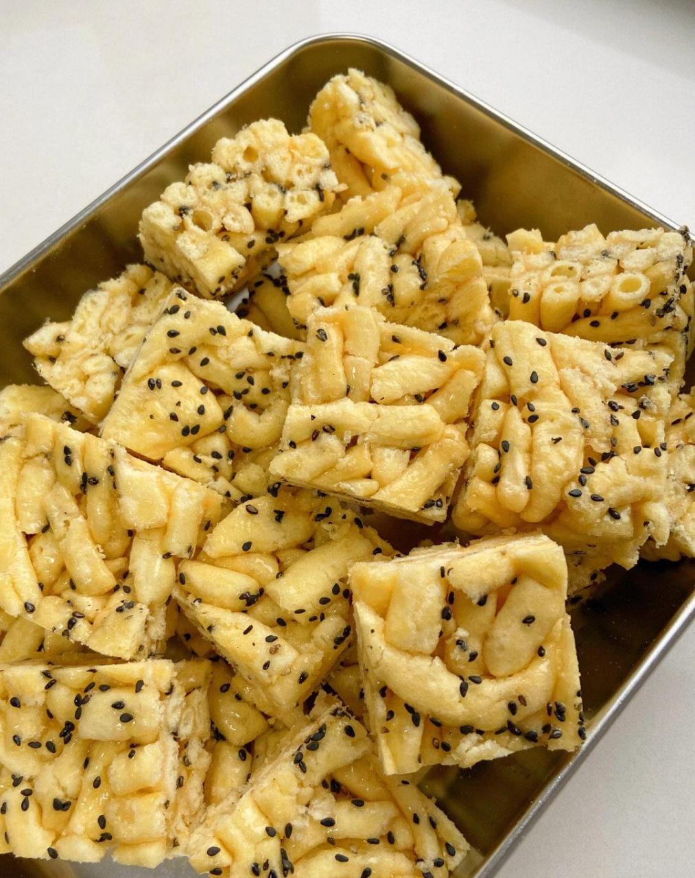 酥酥软软又香甜的黑芝麻沙琪玛,锁死这配方|||一次就成功了?