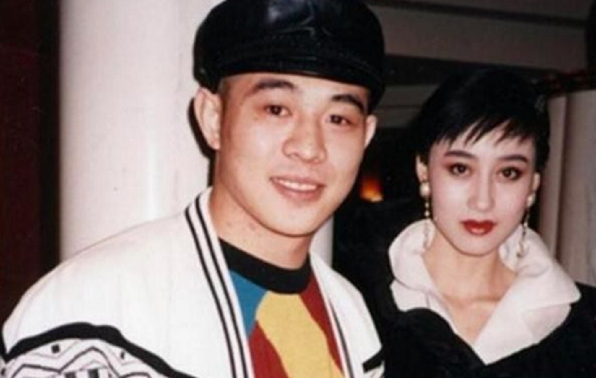 李连杰当年参加《开讲啦》的时候,被一名女大学生提问:"您说年轻时不