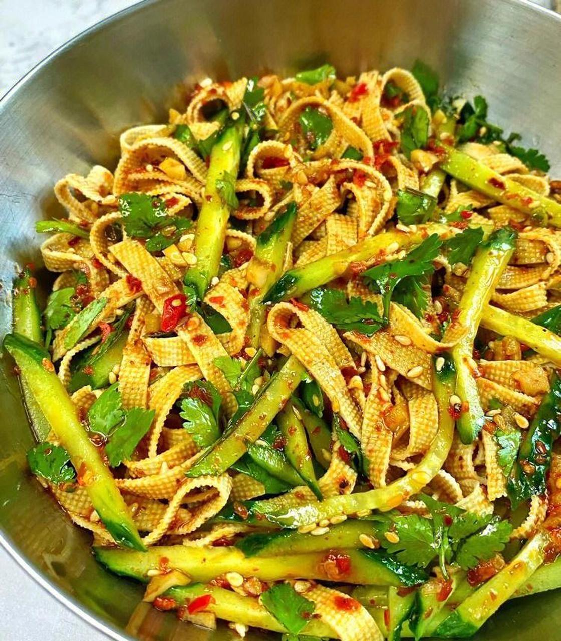 7815|||夏日开胃小菜,凉拌豆腐皮,香辣过瘾,开胃又解馋,一次做一
