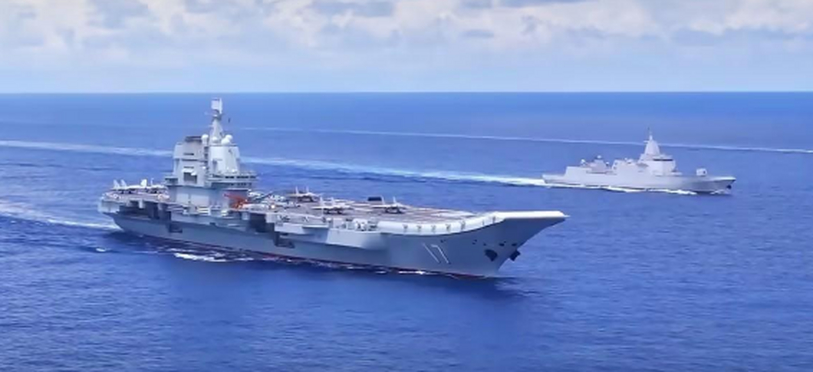 山东号航母编队到达预定水域 200架战斗机频繁机动:这是威慑谁?