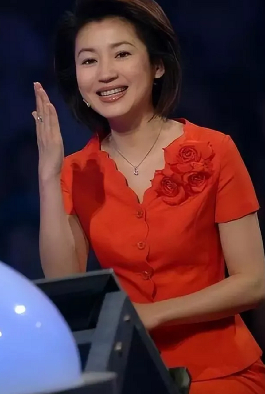 央视最美女主持王小丫:从一姐到隐退,她的故事告诉我们什么?