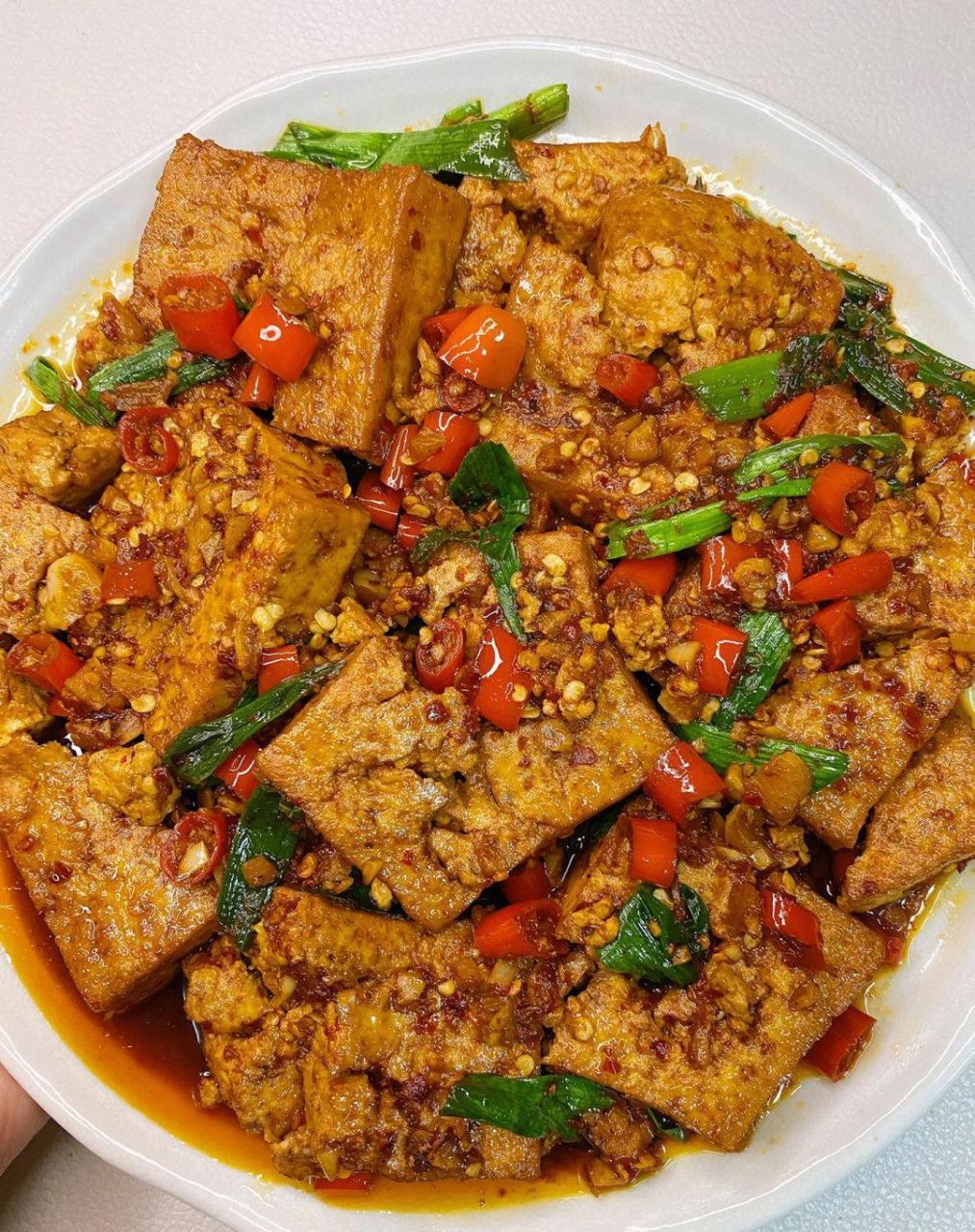 家常香辣豆腐做法简单香辣入味超下饭[鸡蛋]95食材: 一块老豆腐