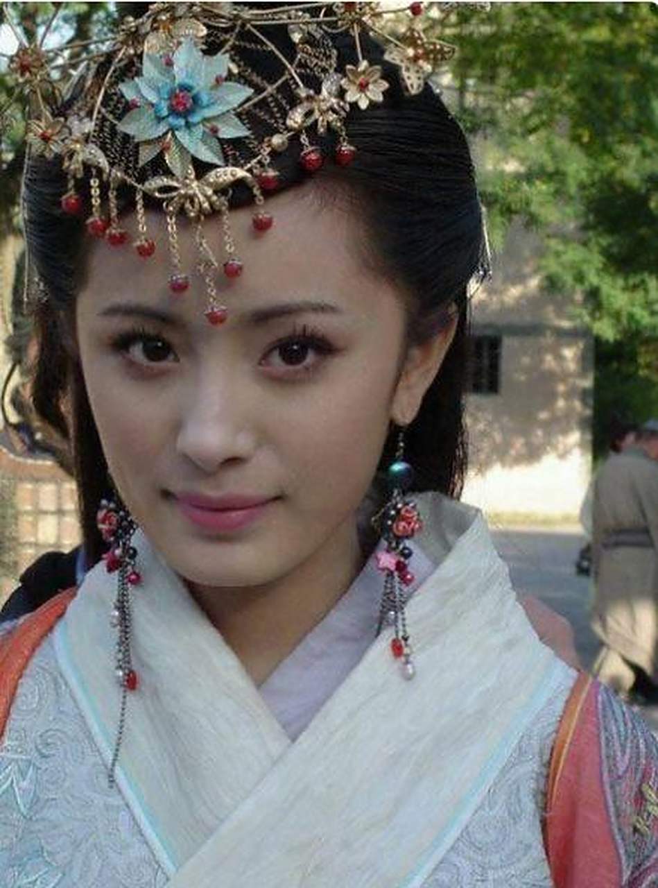 杨幂的鼻子是不是整的,还是那种没有整形好的