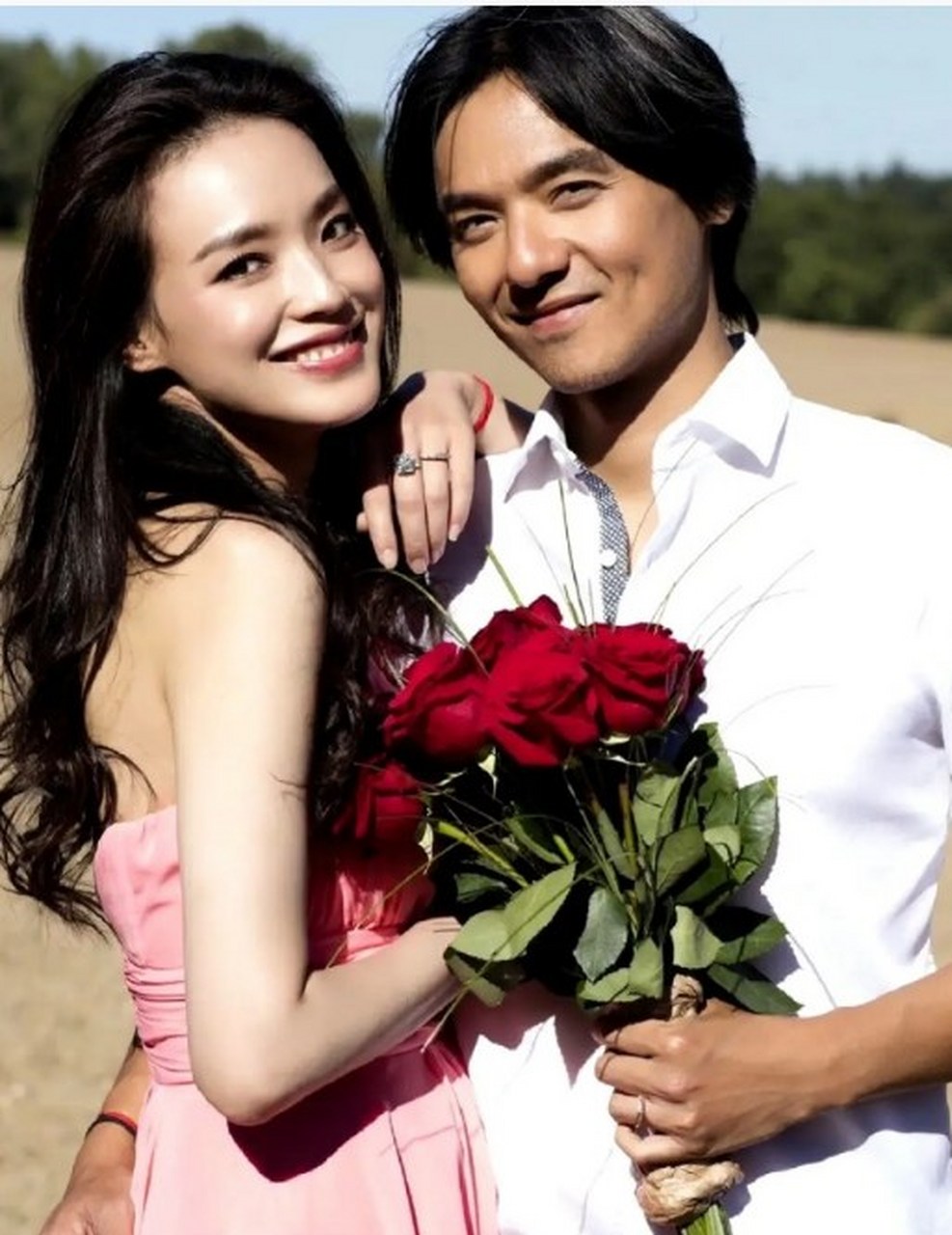 舒淇当年的婚纱照自然又随性,超爱这种风格