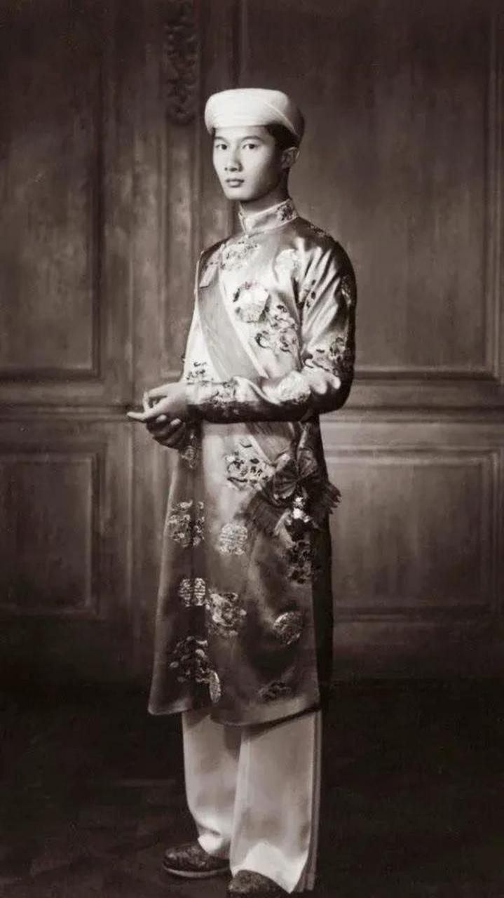 领动计划# 越南阮氏王朝末代皇太子阮福保隆 阮福保隆是南芳皇后和保