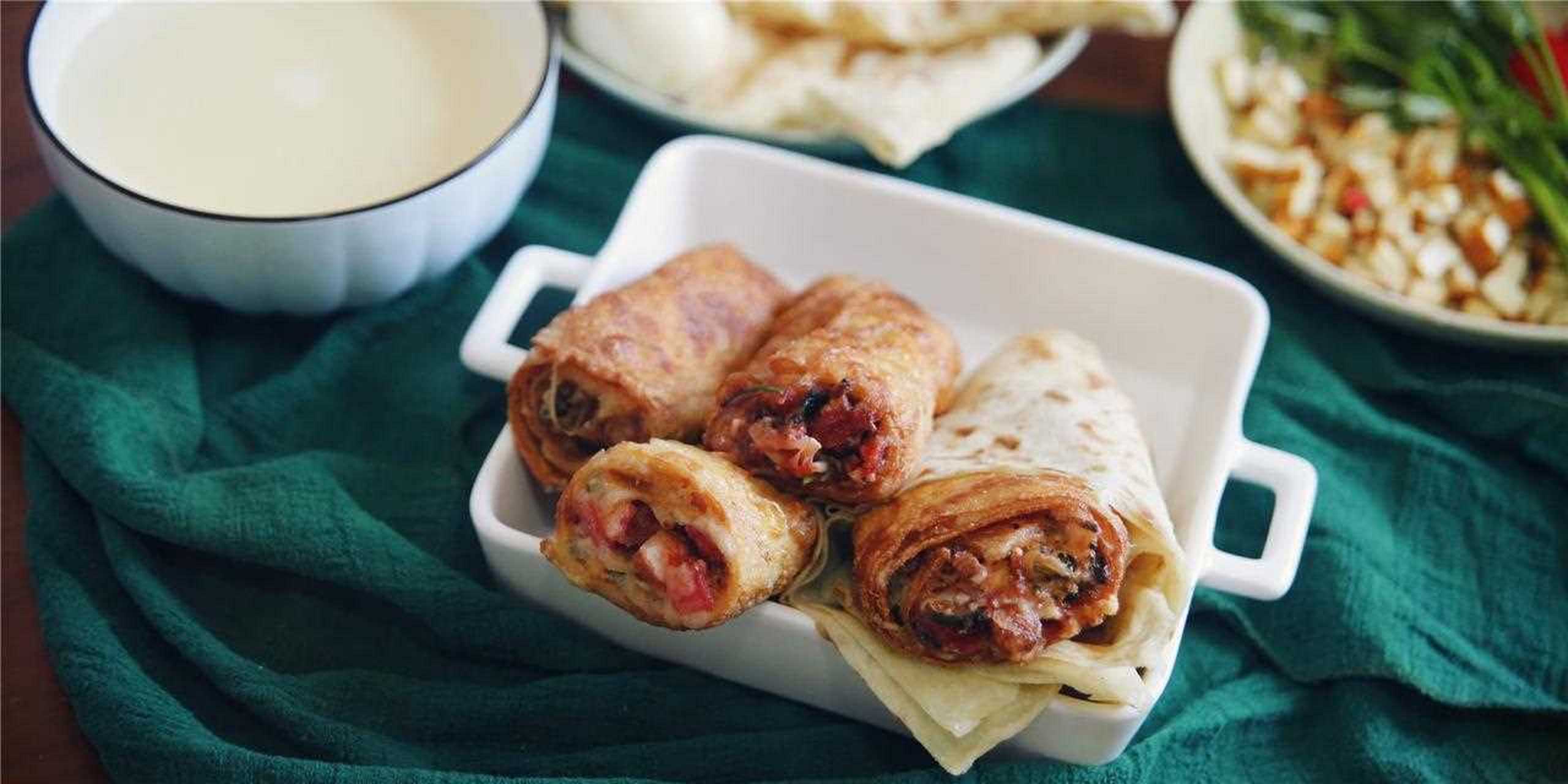 天津人的早点大饼夹卷圈儿的魔力,不是谁都能抗拒的 @头条美食[m"ic