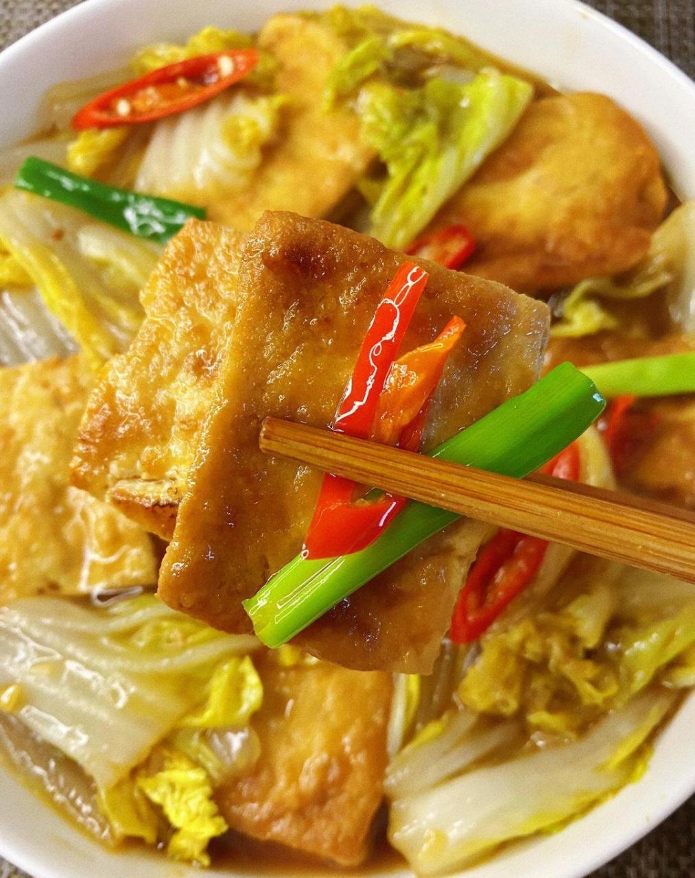 [鸡蛋]简单快手家常菜白菜炖豆腐,做法简单又好吃,连汁都不剩 食材:大
