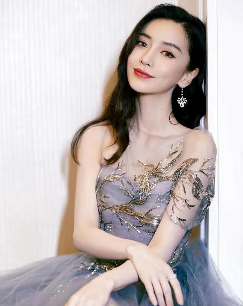 杨颖angelababy参加好莱客品牌活动并拍摄一组写真.