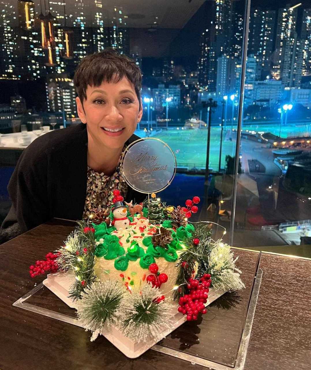 香港巨星周润发前妻余安安生活照,她今年都已经62岁
