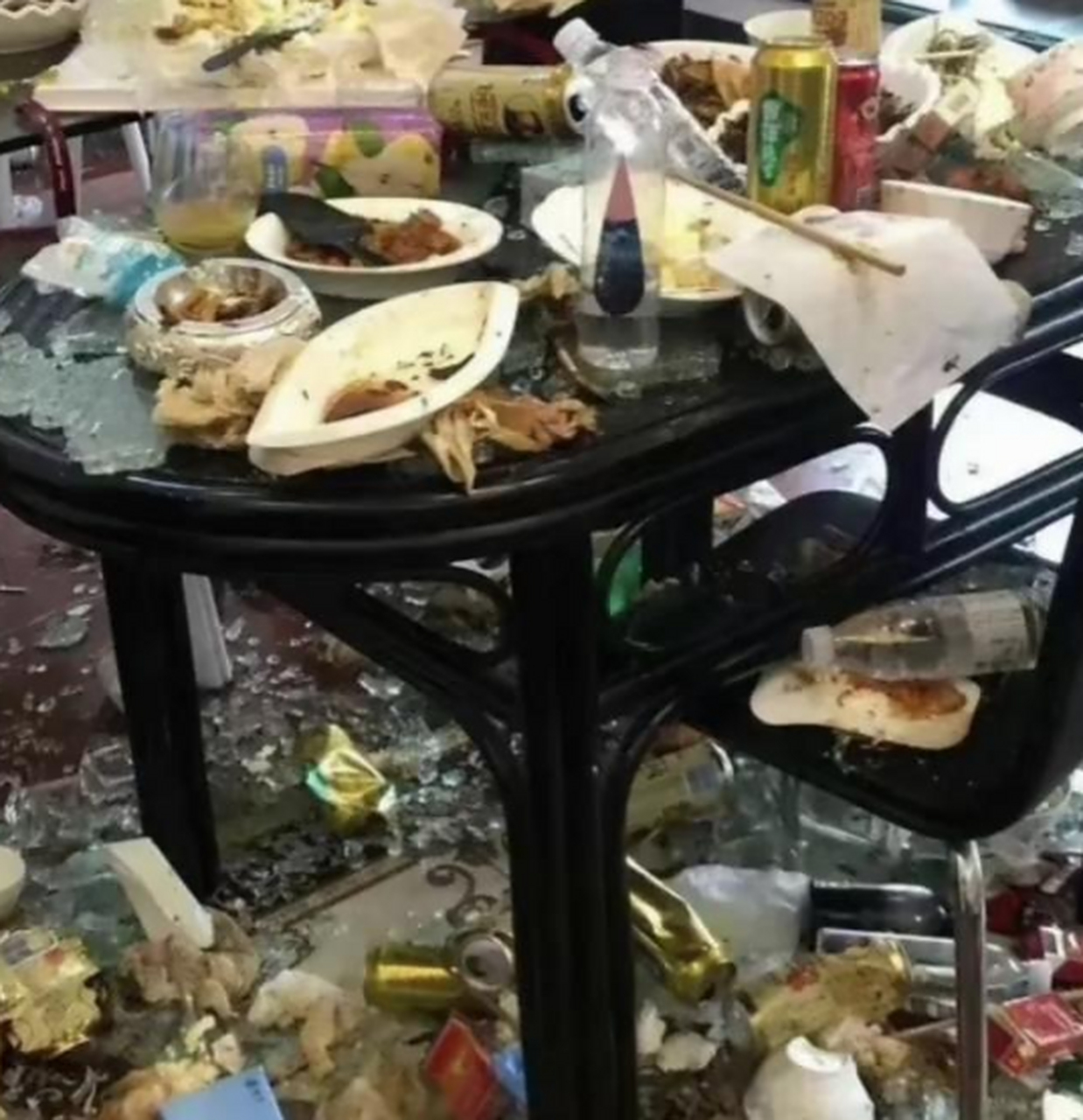 吃饭的时候再也不吵架了