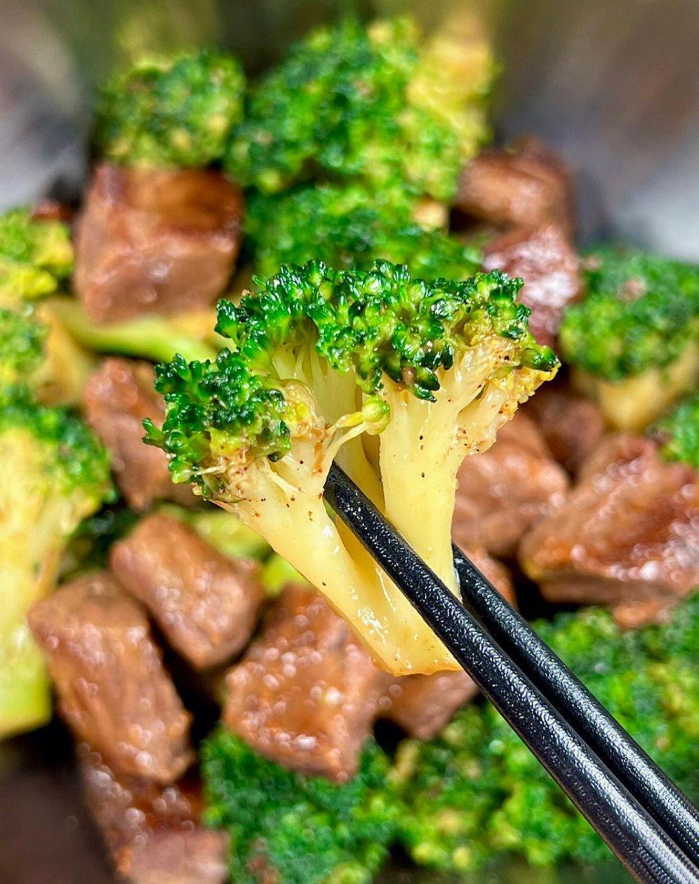 今天分享这个西兰花炒牛肉,泰好吃了!