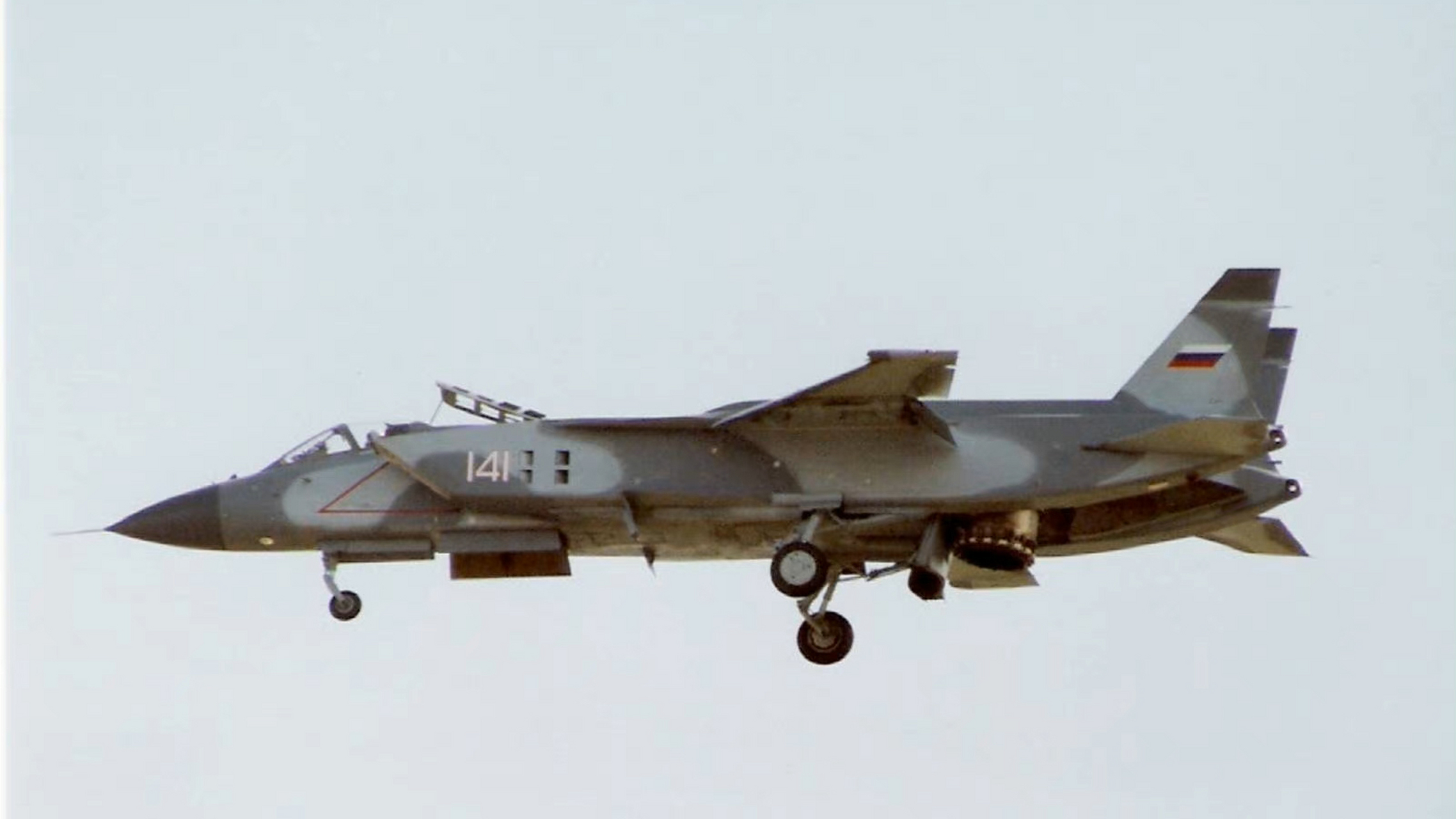 北方大国当年雅克-141战斗机的资料图片和一些视频动图,有一说一,上