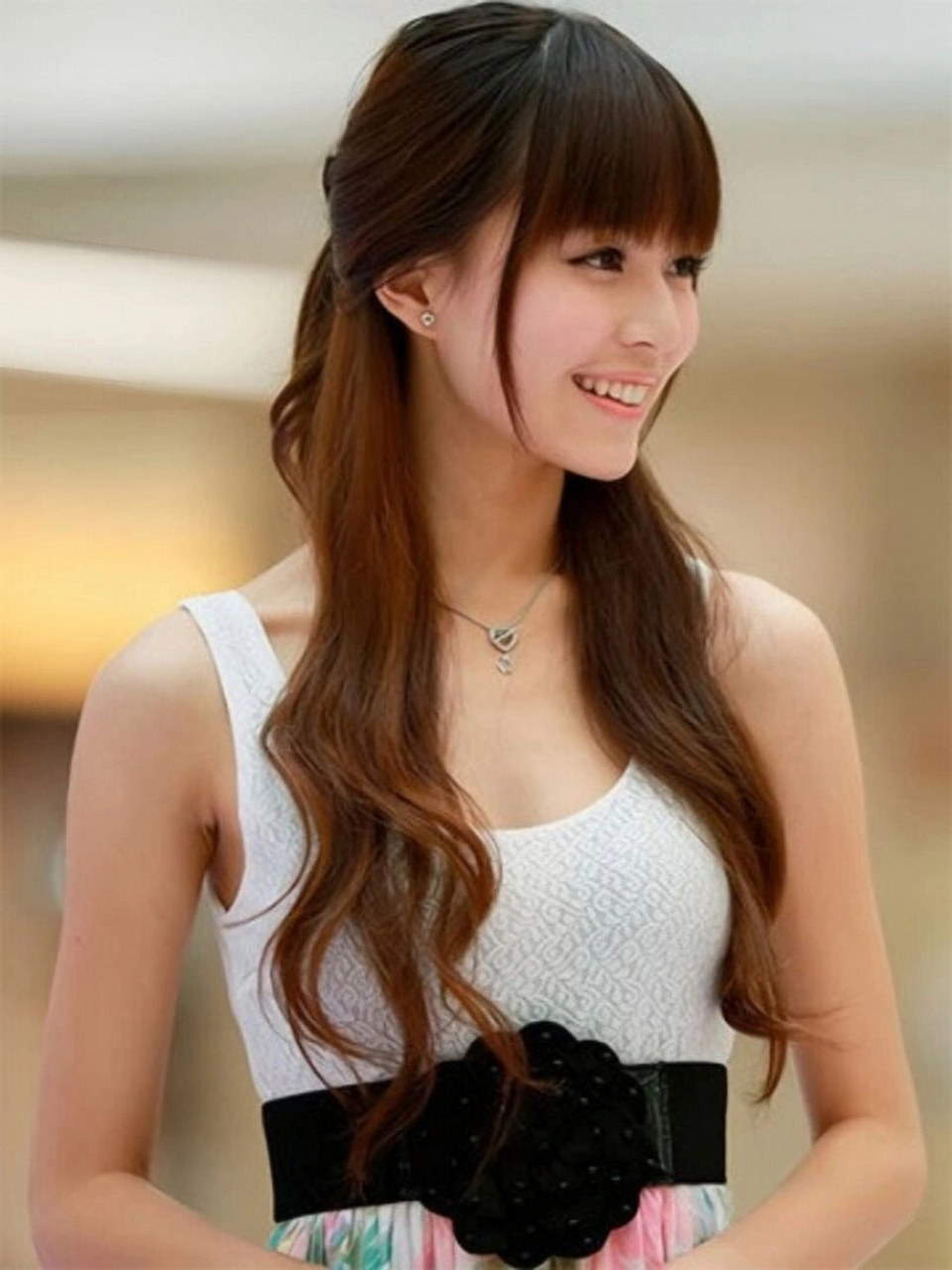 古早深大校花温健婷  这位美丽的小姐姐名叫温心,曾经在深圳大学师范