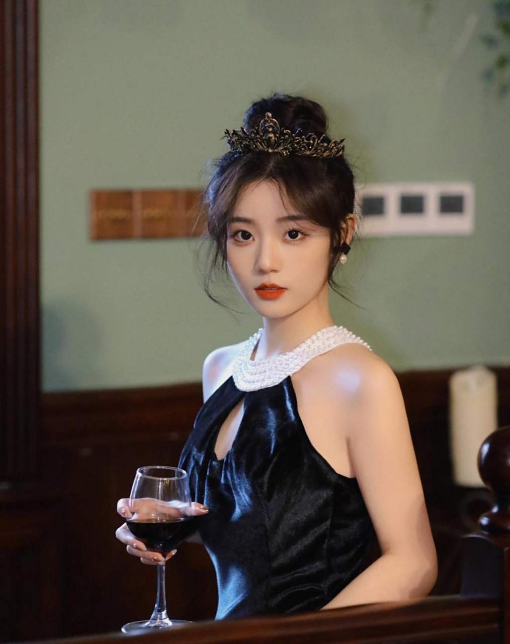 财阀千金复古迷你美女写真