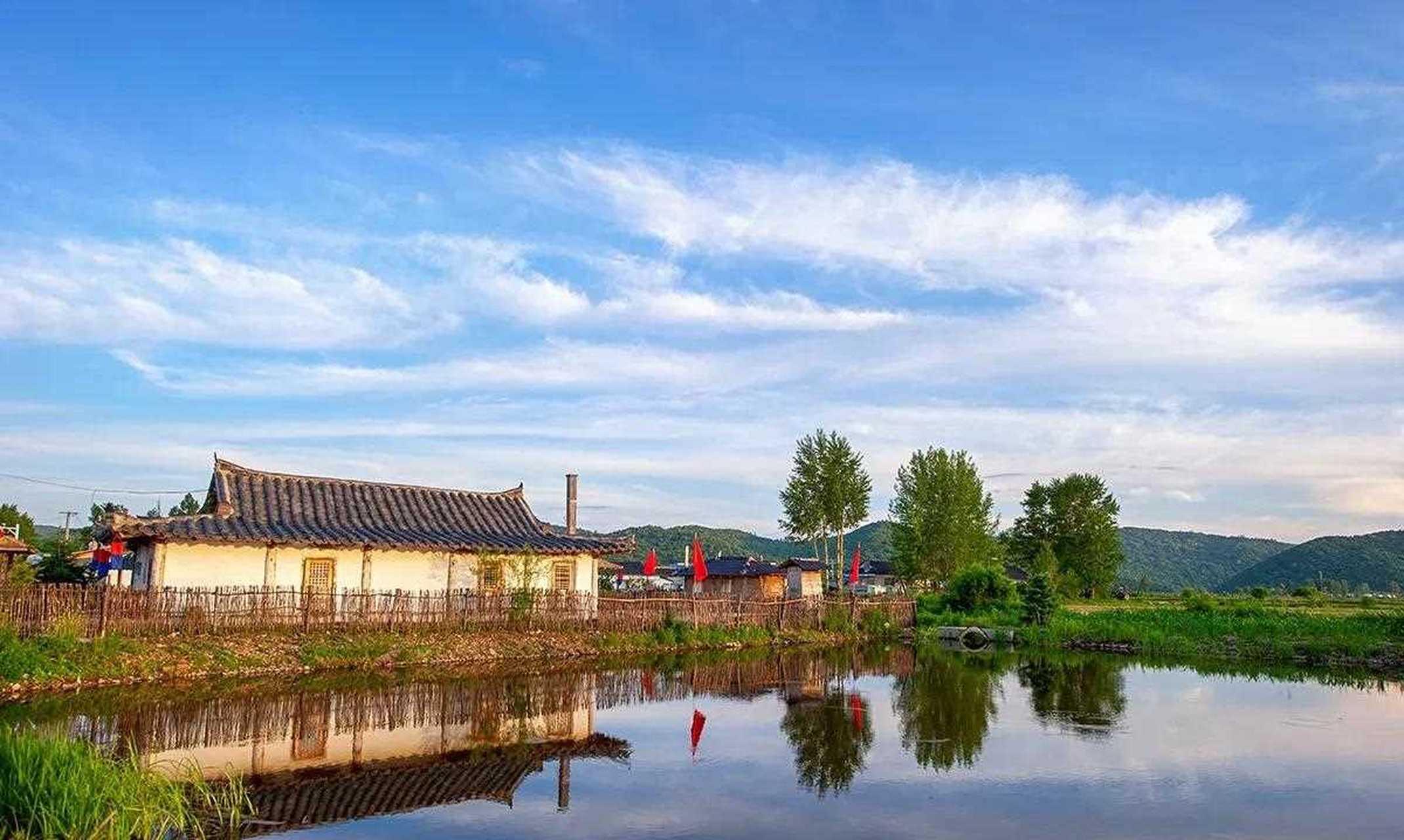 吉林延边安图县的红旗村,有着"中国朝鲜族第一村"之称,是一座纯朝鲜族
