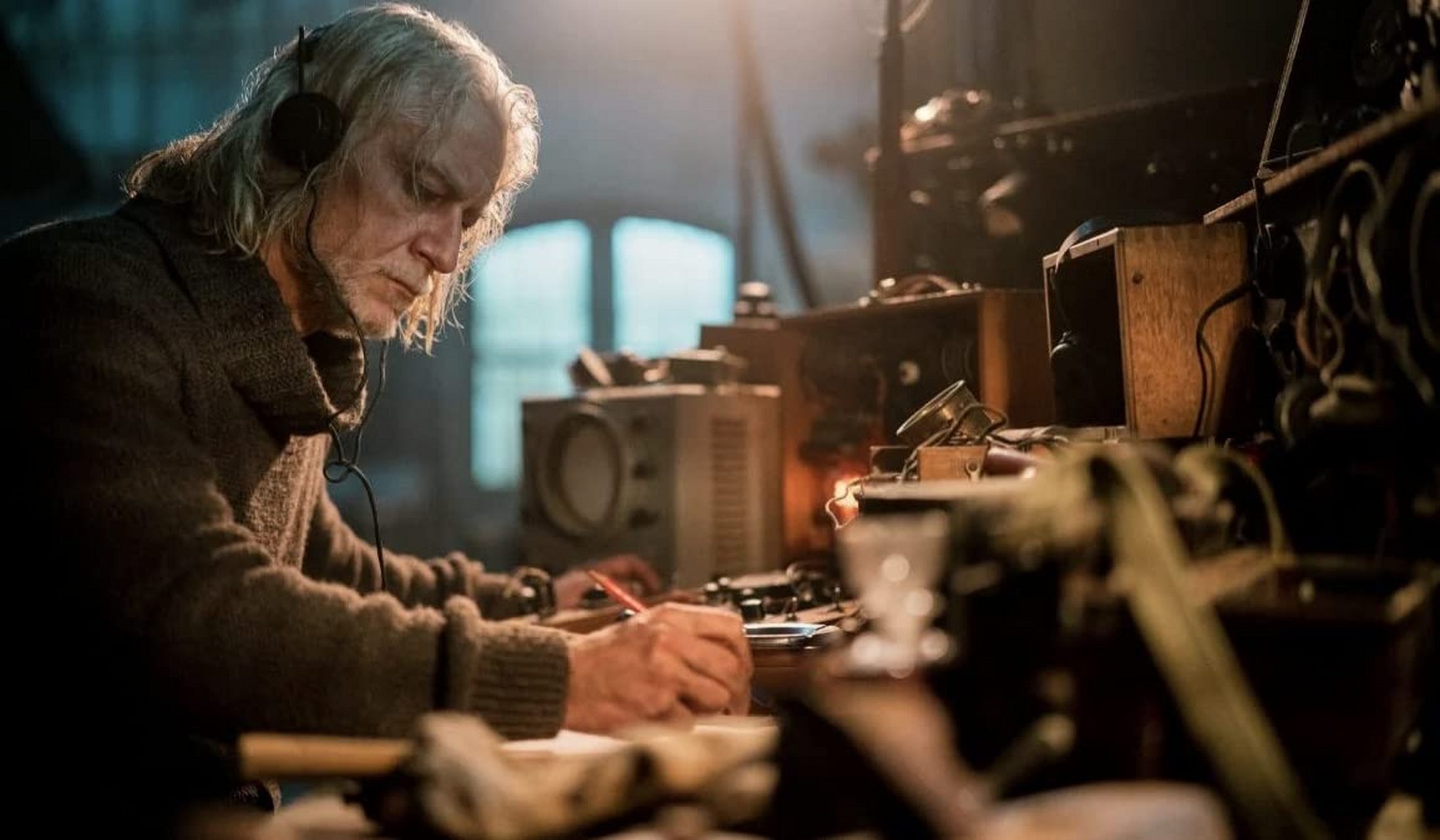 电影《抢劫墨索里尼》讲述了一位米兰战时企业家组成了一群不合群的