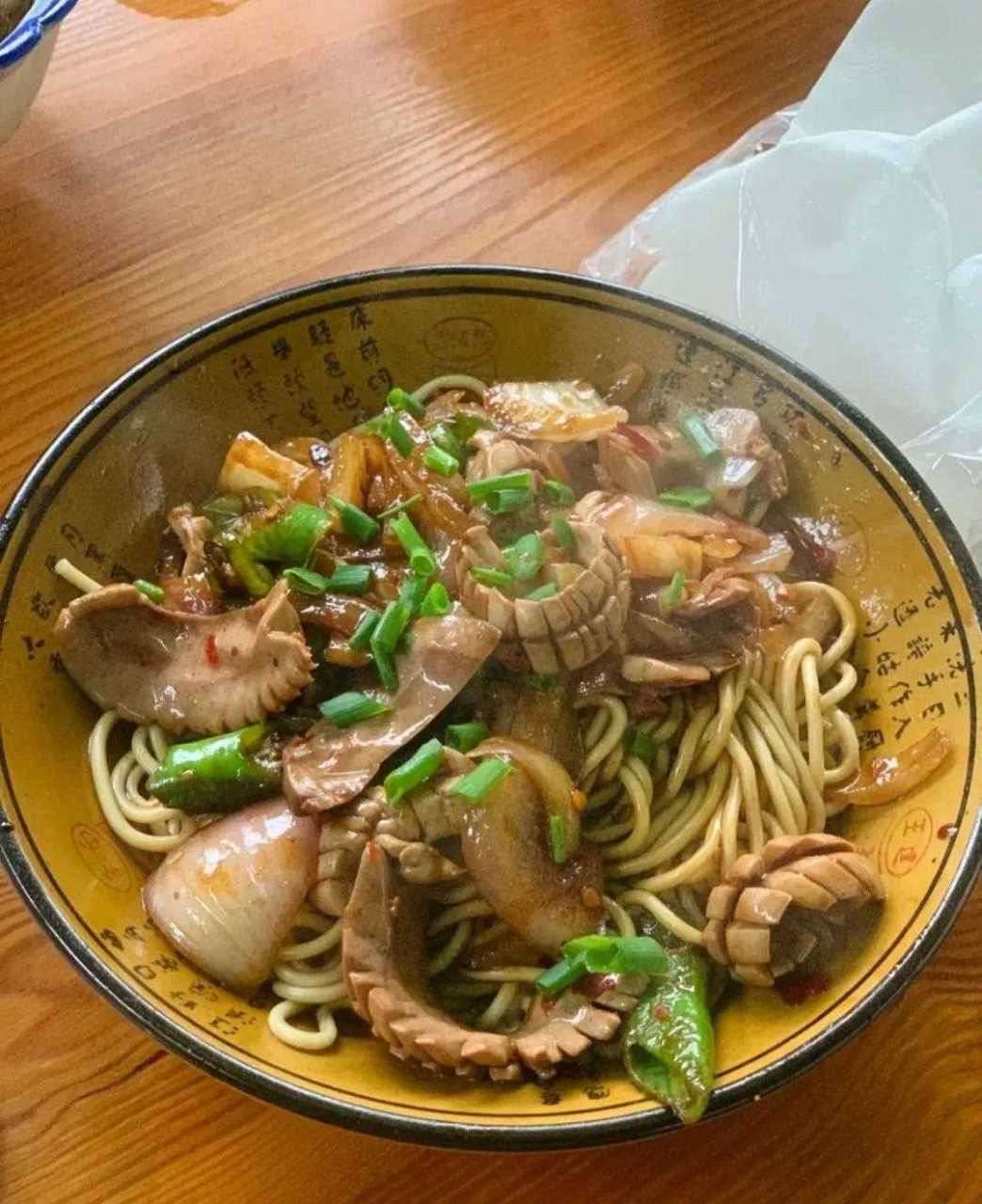 这碗腰花面居然要38元钱,还不如去抢呢!